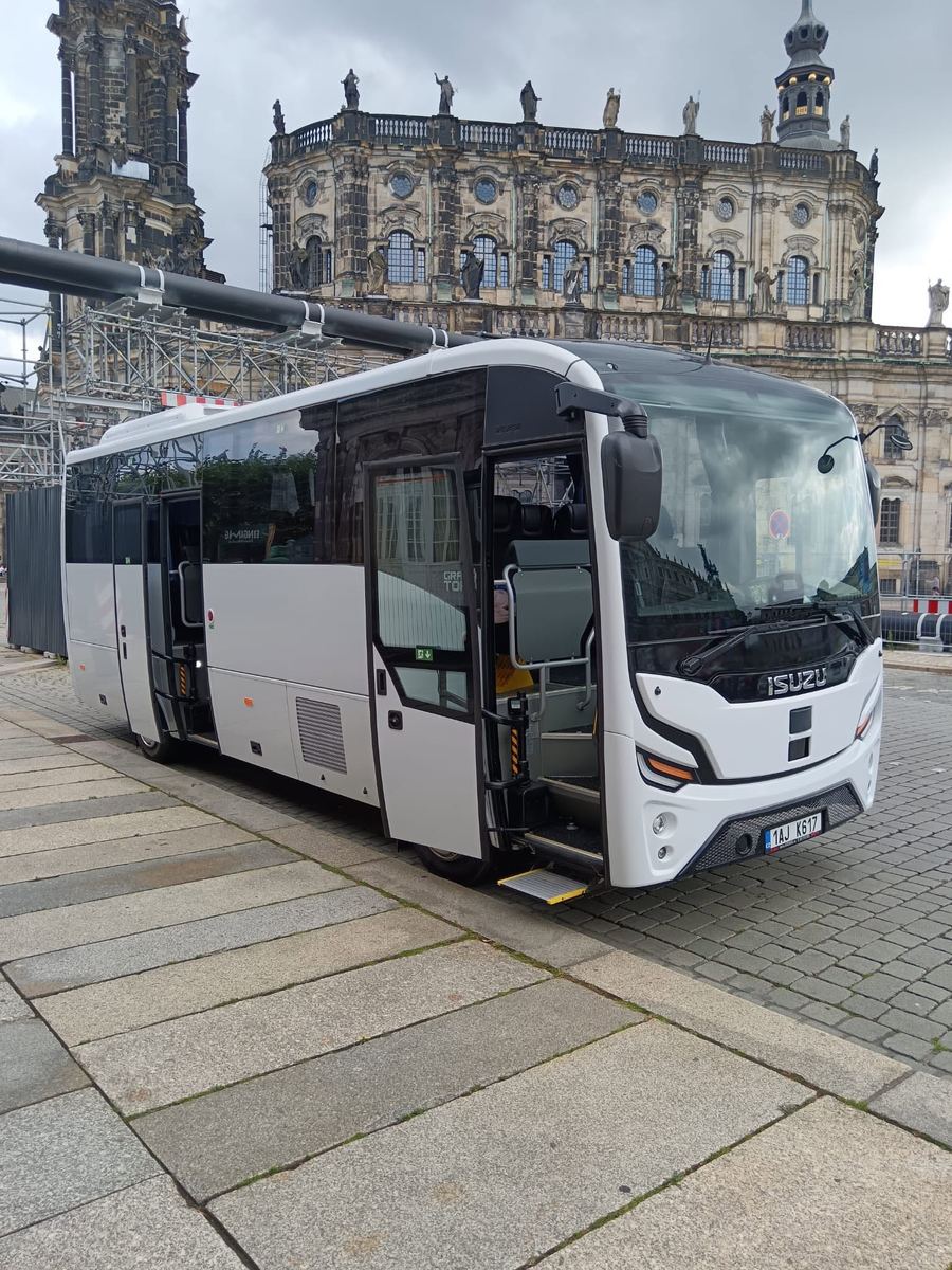 Minibus Hambálek ISUZU – Drážďany